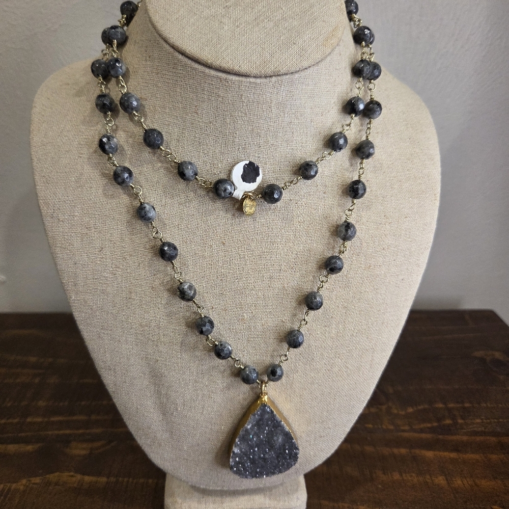 Black and Gold Beaded Necklace with Elegant Chain Design
